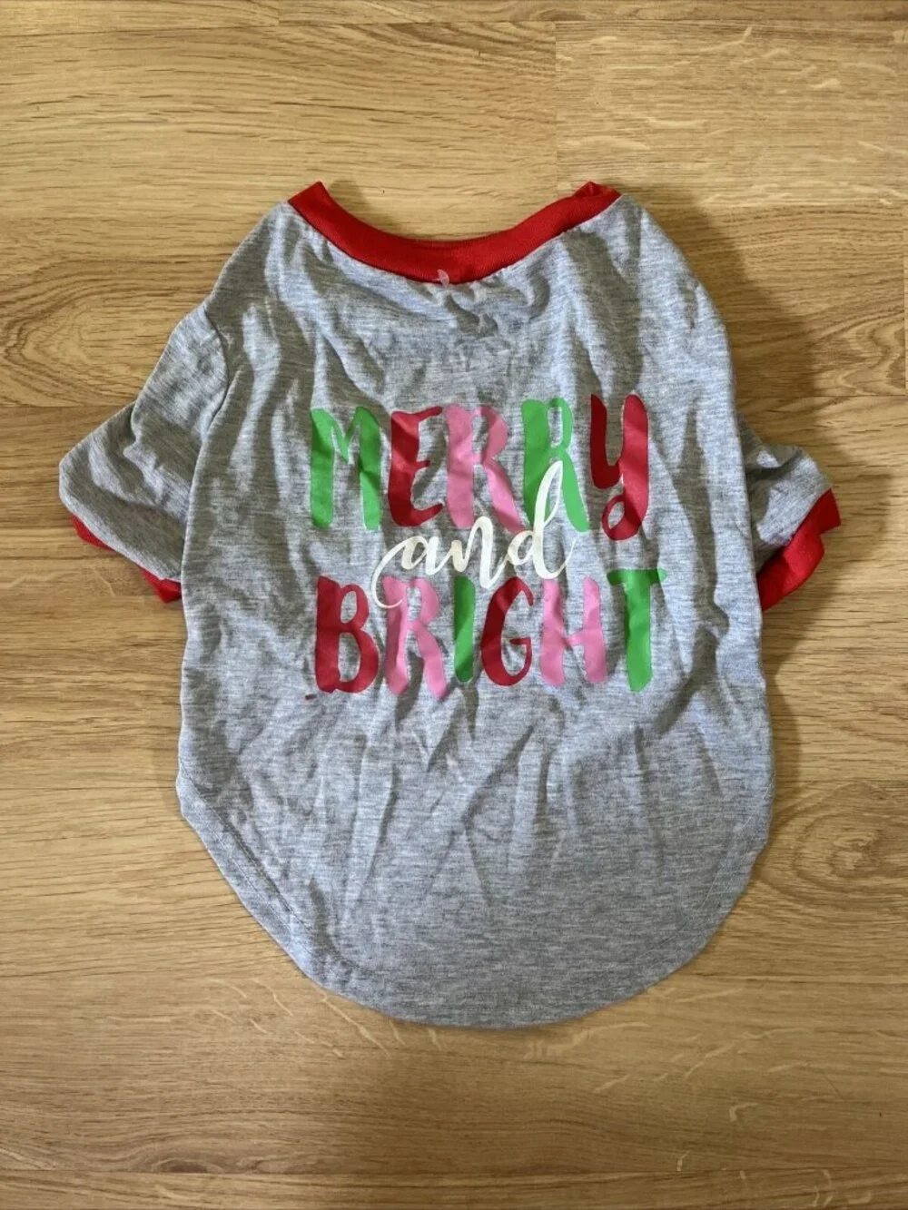 NWOT Vibrant Life Dogs Medium 20-50lb Gray Holiday Pet Tee Merry And Bright